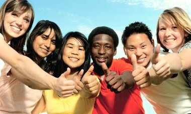 لتسهيل حصولهم على الإقامة، طلبة أجانب يزورون وثائق التسجيل بأسلاك التعليم العالي بالجامعات المغربية