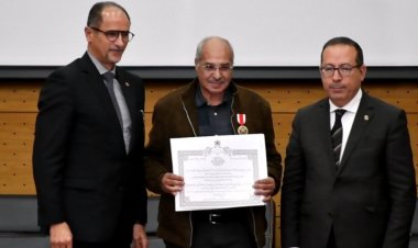 الأستاذ محمد بوزلافة: توشيح أساتذة وموظفي جامعة سيدي محمد بن عبد الله بأوسمة ملكية التفاتة مولوية سامية وعرفان بالتضحيات والجهود