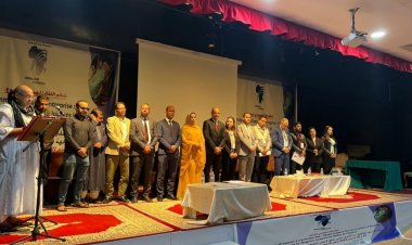 الدكتور محمد بوزلافة بمدينة العيون لنقل تجربة كلية ع.ق.إ.إ بفاس في مجال دعم المقاولة وخلق فرص الشغل