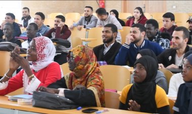 كلية الشريعة بجامعة س. م. ب. عبد الله بفاس تنفتح على العالمية، ومئات الطلبة يستفيدون من التكوين في الإنجليزية