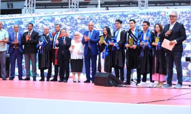 وزير التعليم العالي عبد اللطيف ميراوي يشجع التميز الطلابي ويحتفي بتخرج 1600 من خريجات وخريجي المدرسة الوطنية للتجارة والتسيير بالدار البيضاء