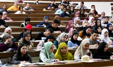 كلية الحقوق بفاس وتوالي المحاضرات العملية والتفاعلية القيمة لفائدة الطلبة: من قرينة البراءة مع الأستاذ غسان أمرسال إلى الآجال في قانون الإجراءات الجنائية للأستاذ علي الحذروني