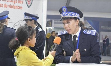 The student Journalist Aicha, from "City School" in Fez, in an interview with three security officials during the open doors Gallery of the genral directorate of national security in Fez