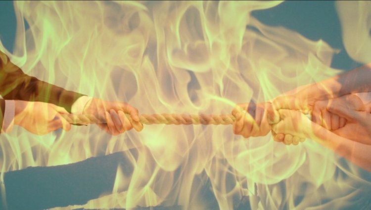 بايتاس يهدد، القيادات النقابية تهادن، القواعد تتمرد، الأساتذة يصعدون والمدرسة العمومية تنهار