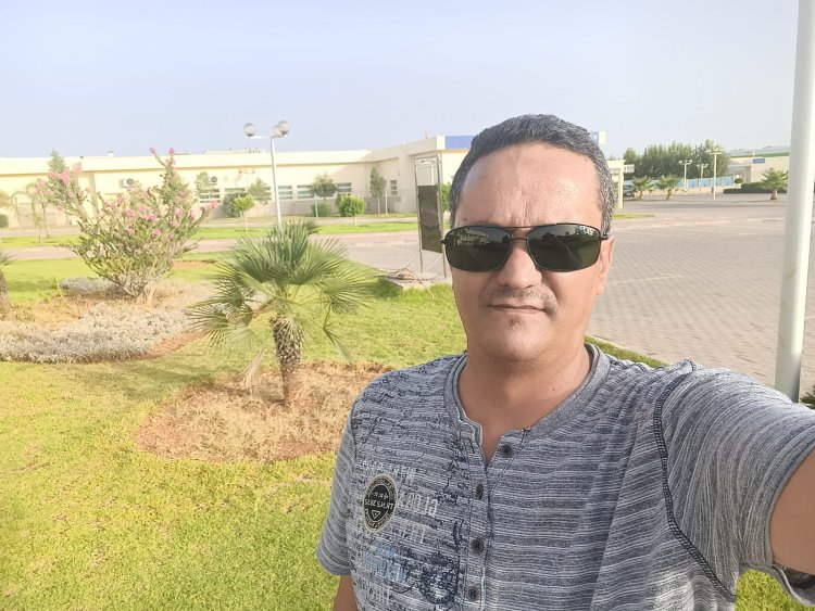 الأستاذ كريم السعيدي والوقفة الإحتجاجية للأساتذة أمام مديرية الحاجب