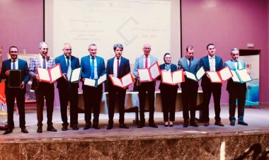 توقيع عقود النجاعة بين أكاديمية جهة فاس مكناس ومديرياتها الإقليمية التسع: نحو حكامة جيدة وتعزيز للاستقلالية وتكريس لمبدإ ربط المسؤولية بالمحاسبة