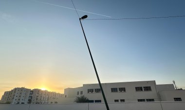 نادي الصحافة المدرسية بثانوية ابن عربي بفاس ينبه إلى خطورة عمود كهربائي مائل قرب المؤسسة على حياة التلاميذ ويسلط الضوء على بعض الظواهر المشينة بمحيطها الخارجي