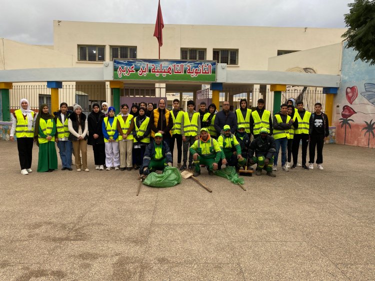 النادي البيئي يعيد الحياة لمحيط الثانوية التأهيلية ابن عربي بفاس والنادي الصحفي يوثق الحدث