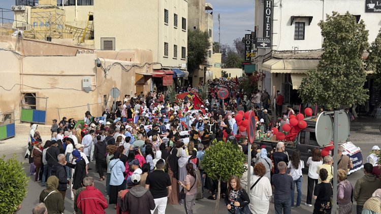 À Bab Boujloud, le Carnaval des écoles de Fès-Meknès consacre l’élan d’une région éducative en mouvement