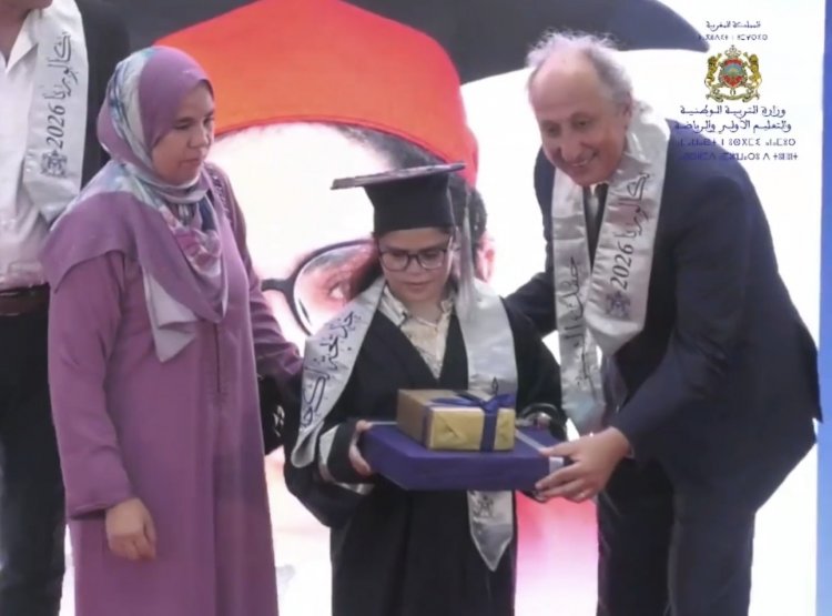 عدسة الصحافة المدرسية تنقل تلميذة من ذوي الهمم بفاس إلى تكريم استثنائي من الوزير محمد سعد برادة